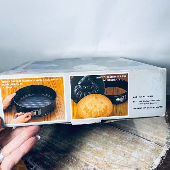 Springform pan 8 piece holiday set NEW - Picture 3 of 8